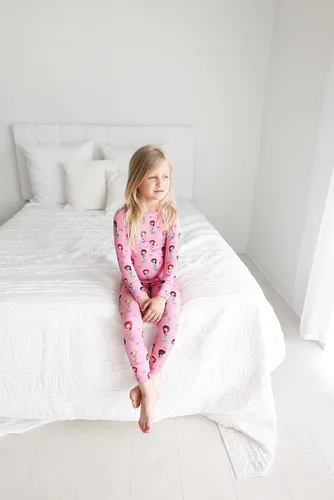 Miniatura 20 de Posh Peanut Pijamas para niñas, suaves, de viscosa de bambú para niños, pijamas a juego de manga larga para niñas