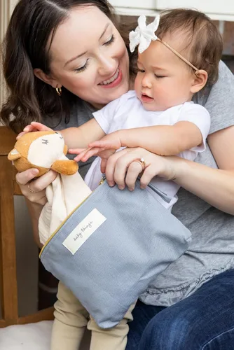 Miniatura 8 de Pearhead Mom Things and Baby Things - Juego de 2 bolsas de pañales esenciales para almacenamiento de pañales, bolsas neutras para cosméticos y Juego
