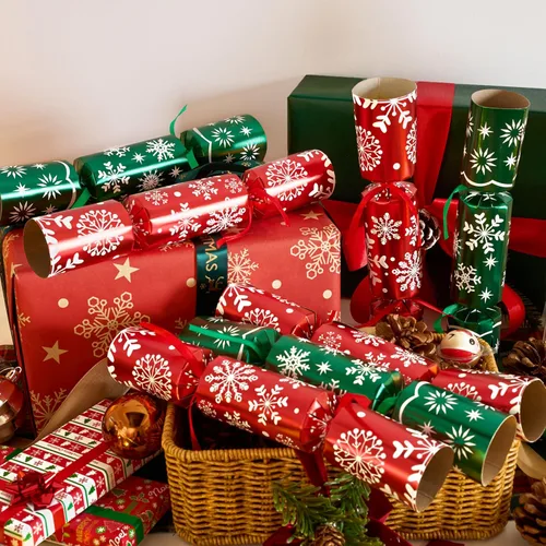 Miniatura 8 de JOYIN 10 unidades de recuerdo de fiesta de Navidad sin enganche, recuerdo de mesa de copo de nieve rojo y verde, incluye sombrero de fiesta, bromas