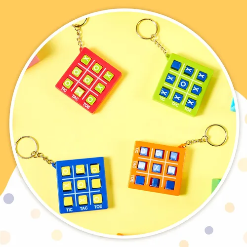 Miniatura 4 de Hicarer 8 llaveros de fiesta de Tic Tac Toe para fiestas de cumpleaños a granel, regalos de fin de año para estudiantes, niños de 8 a 12 años