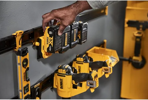 Miniatura 8 de DEWALT Organizador de baterías, soporta hasta 4 baterías, riel de montaje, compatible con sistema de almacenamiento de taller (DWST82819)
