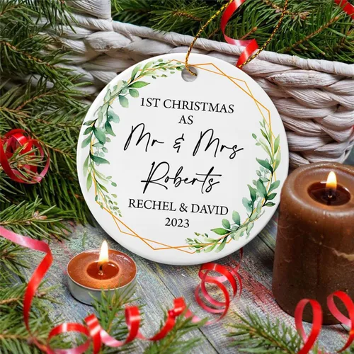 Miniatura 3 de Adorno de 1ª Navidad como el señor y la señora 2025, adorno de cerámica casado nuestra primera Navidad, adorno personalizado de Mr & Mrs para Adorno