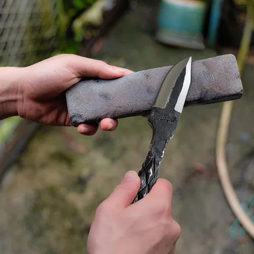 Miniatura 9 de WARRIORS QUEST™ - SideWinder Railroad Spike Knife - Cuchillo de acero al carbono forjado a mano y tratado térmicamente con funda de cuero de primera