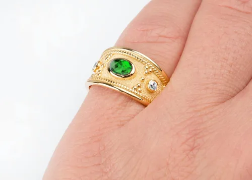 Miniatura 4 de Anillo bizantino de esmeralda CZ de oro, banda etrusca esmeralda hecha a mano