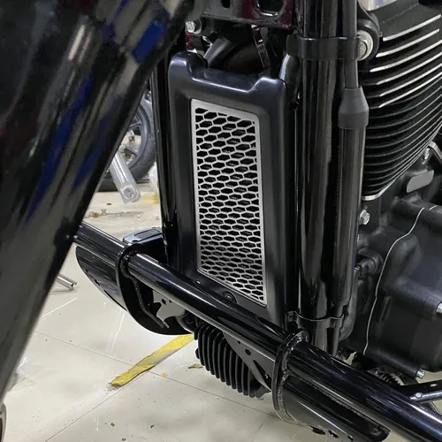 Miniatura 3 de TCT-MOTORPARTS Cubierta protectora del refrigerador de aceite de la parrilla del radiador para Softail Fat Boy Sport Glide 18 en adelante