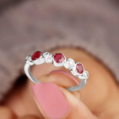 Miniatura 3 de Piedra natal de julio, juego de bisel certificado Ruby Alternate Half Eternity Band con moissanita