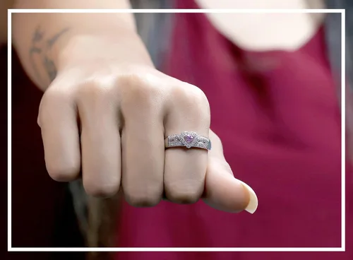 Miniatura 2 de Dazzlingrock Collection Anillo de compromiso de oro blanco con zafiro rosa redondo de 10 quilates para mujer, con forma de corazón, oro blanco