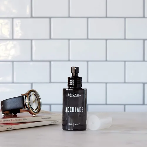 Miniatura 4 de Brickell Accolade Colonia para hombre, bergamota italiana, madera de cedro, sándalo, limón y madera de guayaco, 1.7 onzas
