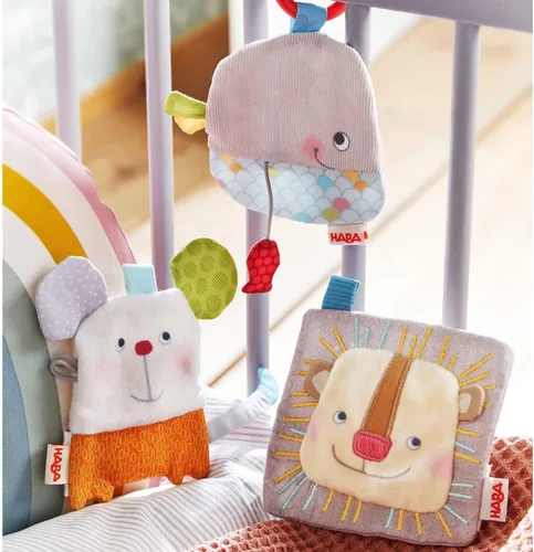 Miniatura 3 de HABA Whale Lovey - Juguete arrugado, paño suave para bebé y chupete para bebé con pez rojo adjunto para juego sensorial