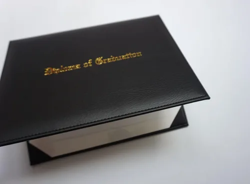 Miniatura 5 de Grad Days Diploma impreso de cuero sintético para diploma de graduación 8.5" x 11" (negro)
