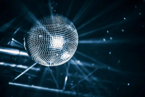 Miniatura 5 de Bola de discoteca de espejo de 6 pulgadas, bola colgante plateada con cuerda adjunta para anillo, refleja la luz, divertidas decoraciones de bandas