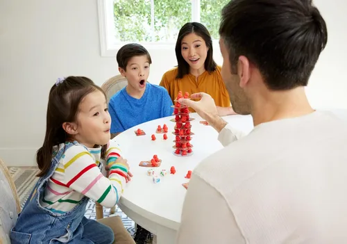 Miniatura 2 de Mattel Games Juego divertido de construcción de castor para noches familiares, noches de juego, viajes y campamento para 2-4 jugadores de 6 años