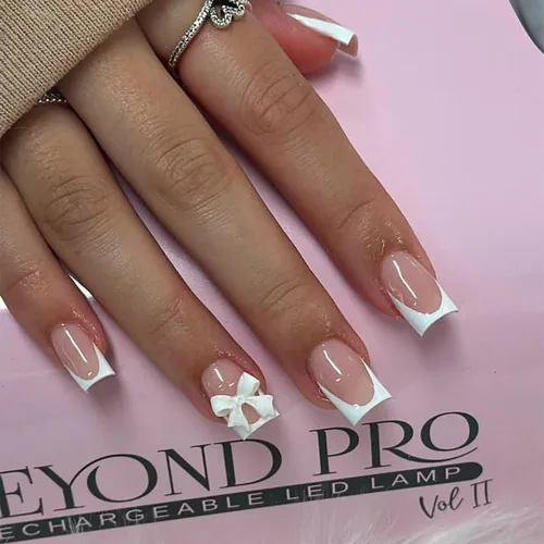 Uñas postizas a presión de color rosa, uñas postizas cuadradas cortas con punta francesa blanca, rosa nude brillante y colores sólidos, 24 unidades