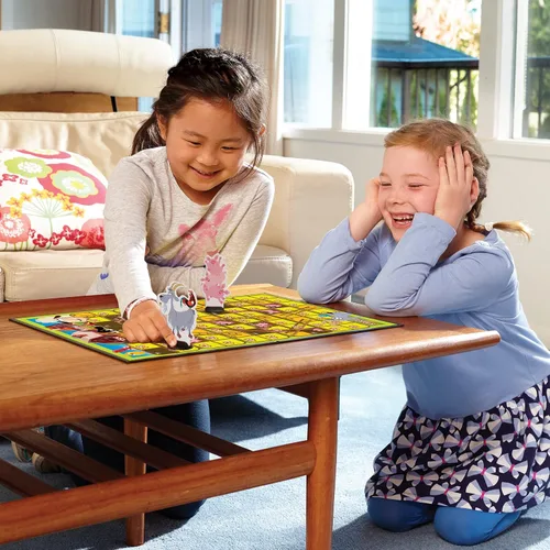 Miniatura 5 de Outset Media Granja: Serpientes y escaleras - No requiere lectura, juego de mesa preescolar y niños, desarrolla habilidades sociales y de desarrollo