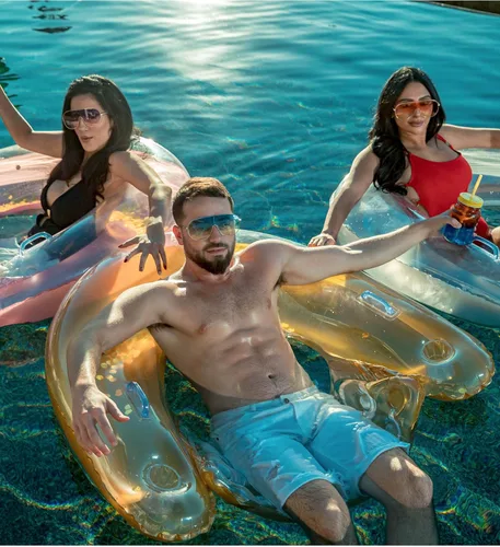 Miniatura 6 de POZA Silla flotante inflable para piscina, tumbona lujosa rellena de confeti brillante, 2 portavasos y asas integrados, silla flotante de agua