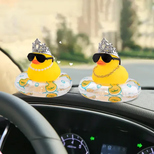 Miniatura 7 de wonuu Adornos de pato de goma para automóvil, decoración de tablero de automóvil con bonita diadema, anillo de natación, collar, gafas de sol