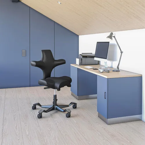 Miniatura 2 de HAG Capisco Silla de escritorio estándar ajustable, marco negro, asiento negro de vinilo ónix