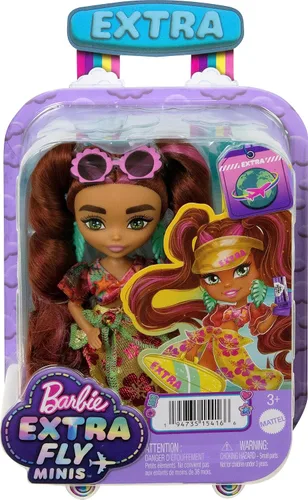 Miniatura 6 de Muñeca de viaje Barbie Extra Fly Minis, look de playa con coletas rosa con rayas en traje de baño, pareo y accesorios