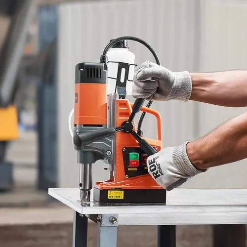 Miniatura 8 de VEVOR Prensa de Taladro Magnético, 1300W 3.99 cm de Diámetro de Taladro, Taladro Magnético Portátil de 2922 lbf de Potencia, 810 RPM, Máquina