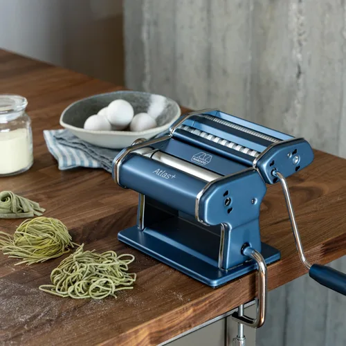 Miniatura 2 de Marcato Hecho en Italia Atlas+Máquina de pasta, azul polvo. Rodillos de acero cromado y aluminio, doble cortador para lasaña, fettuccine y Azul