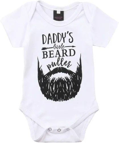 Miniatura 98 de Pañalero para bebé recién nacido, con frase en inglés “Got my mind on my momy”, color gris y blanco, talla 0-18M