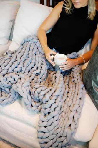 Miniatura 18 de Nuzzie Manta de Punto Grueso - Transpirable, Refrescante, Manta de Punto Hecha a Mano para Dormir - Lavable a Máquina, Diseño Decorativo Elegante