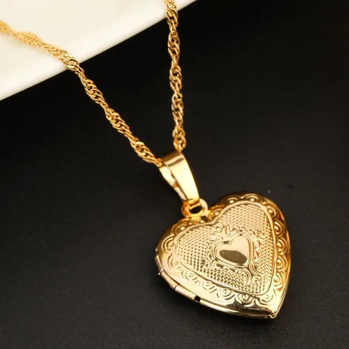 Miniatura 2 de Collar con colgante de corazón de 18 quilates con corazón grabado