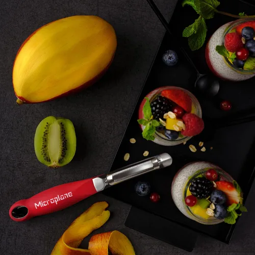 Miniatura 8 de Microplane Pelador giratorio dentado profesional para tomate y kiwi, para uso a mano derecha e izquierda