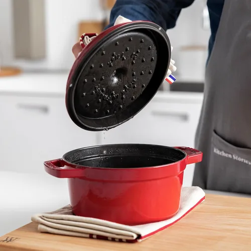 Miniatura 2 de STAUB - Olla holandesa de hierro fundido de 4 cuartos, fabricada en Francia, para 3-4 personas, color cereza
