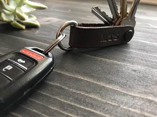Miniatura 4 de Compact Leather Key Holder, Switch Blade Style, Holds Up to 6 Keys, Full Grain Leather, Minimalistic Design