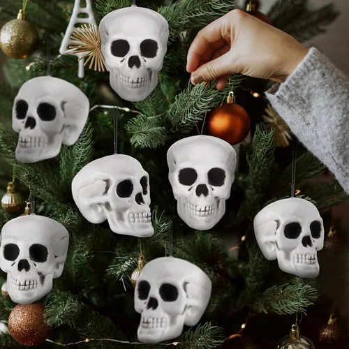 Miniatura 5 de Lenwen 12 piezas de decoración de cráneo de Halloween para colgar en el árbol de Navidad, cráneos pequeños de plástico para Halloween, cabeza