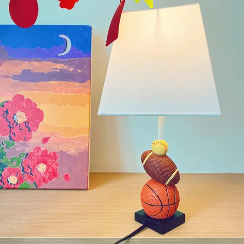 Miniatura 3 de HERBESTBAY Lámpara de mesa para niños, diseño de fútbol americano, baloncesto y béisbol de 14 pulgadas con bonita pantalla, lámpara temática