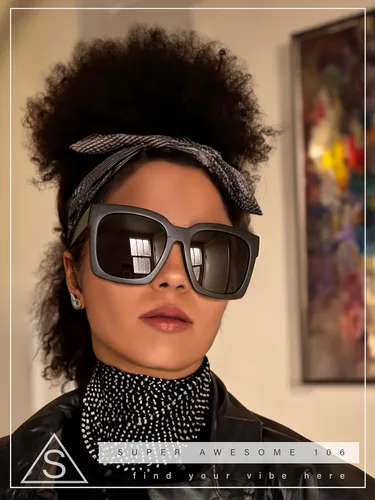 Miniatura 4 de Gafas de sol de plástico grueso con borde de cuernos de gran tamaño XXL para mujer