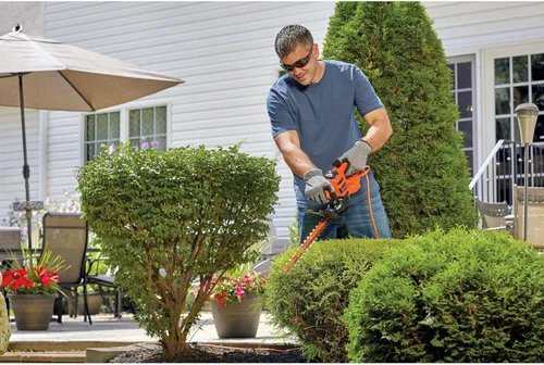 Miniatura 9 de BLACK+DECKER Cortasetos eléctrico, 17 pulgadas (BEHT150)