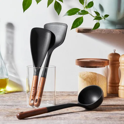 Miniatura 2 de Staub Juego de utensilios de cocina de silicona con mango de madera, negro mate, 3 piezas