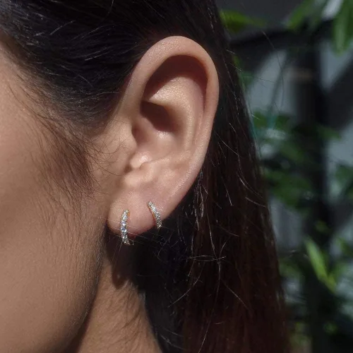Miniatura 7 de Gacimy - Arracadas de mujer de oro de 14 quilates, aretes Huggie pequeños con broche para cartílago.