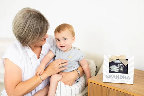 Miniatura 5 de Pearhead - Marco de fotos de sonograma para anuncio de embarazo para abuelas, marco de foto de ultrasonido para nuevos abuelos, recuerdo ideal