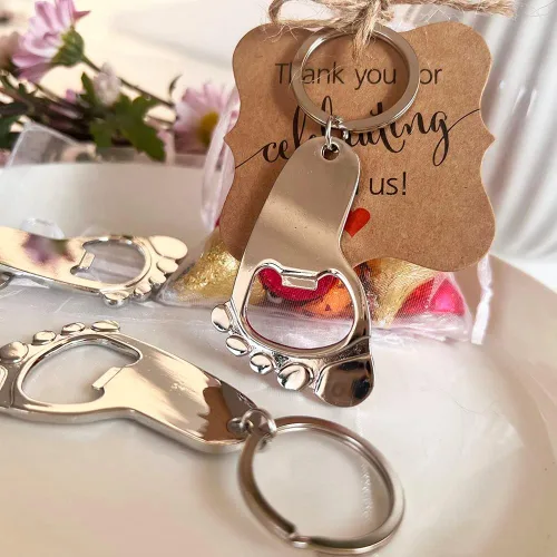 Miniatura 3 de 30 llaveros de huellas, abridor de botellas, recuerdos de baby shower, regalos de fiesta de cumpleaños, regalos para abrebotellas, recuerdos