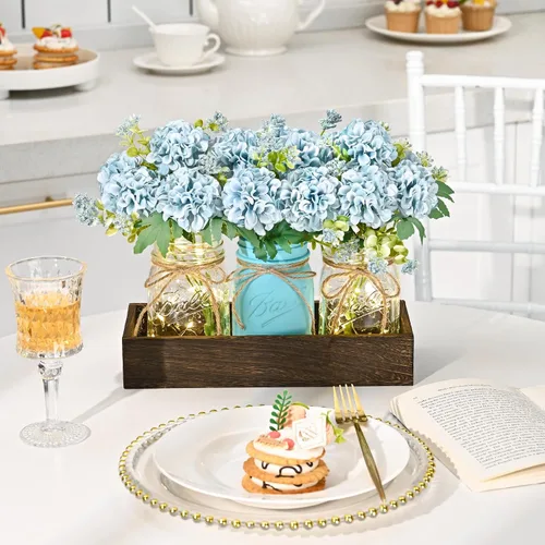 Miniatura 4 de BLEUM CADE Decoración de mesa de centro de mesa, 3 piezas de flores artificiales de hortensias en frascos Mason con bandeja de madera para mesa
