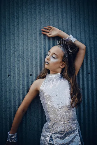 Miniatura 4 de LOLANTA Vestido de baile de lentejuelas para niñas de 4 a 12 años, traje de baile de hip hop, sin mangas y pantalones cortos