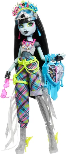Monster High Muñeca del Festival Monster Fest, Frankie Stein con atuendo glamuroso y accesorios temáticos del festival como bocadillos, póster de