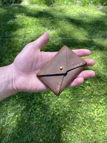 Miniatura 6 de Estuches para tarjetas, Marrón, Cierre de botón