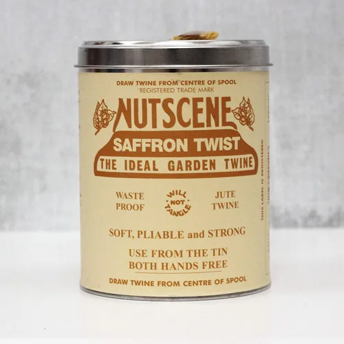 Miniatura 9 de NUTSCENE Lata Icónica (Lata de Cordel) con Su Cordel de Yute Escocés Tradicional y Agujero en la Parte Superior para Fácil Dispensación. 14