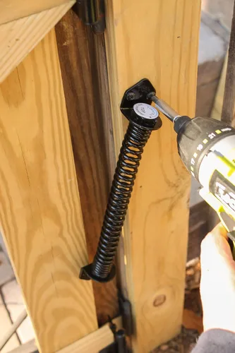 Miniatura 8 de National Hardware N165-498 Muelle de puerta y puerta de 11 pulgadas Cierre automático de puerta automático Tensión ajustable Triple Protegido