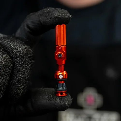 Miniatura 3 de Muc-Off Big Bore - Válvulas híbridas sin cámara, iridiscentes de 1.772 in, tapones antipolvo de precisión para bicicletas con revolucionaria