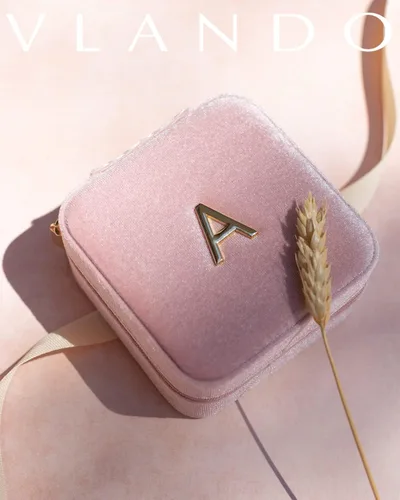 Miniatura 7 de Vlando Joyero de viaje de terciopelo afelpado, joyeros personalizados con iniciales para mujeres y niñas, mini organizador de viaje de joyería