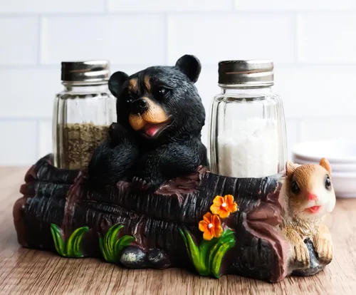 Miniatura 8 de Ebros - Oso de bebé negro sentado en tronco con ardilla, salero y pimentero, estatua de 6.75 pulgadas de largo, cabaña larga, oso caprichoso, centro