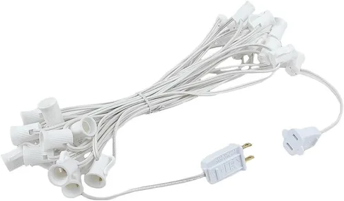Novelty Lights Cadena de luces de Navidad C7 de 25 pies para exteriores, tira de luces para patio, base de candelabro (C7/E12), espacio de 12 Blanco