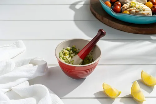 Miniatura 2 de Le Creuset Juego de mortero y mortero de gres, 10 onzas., blanco