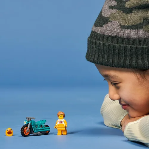 Miniatura 6 de LEGO City Chicken Stunt Bike 60310 Kit de construcción; divertido juguete genial para niños (10 piezas)